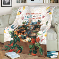 Never Underestimate A Girl Who Loves Reading Books Blanket