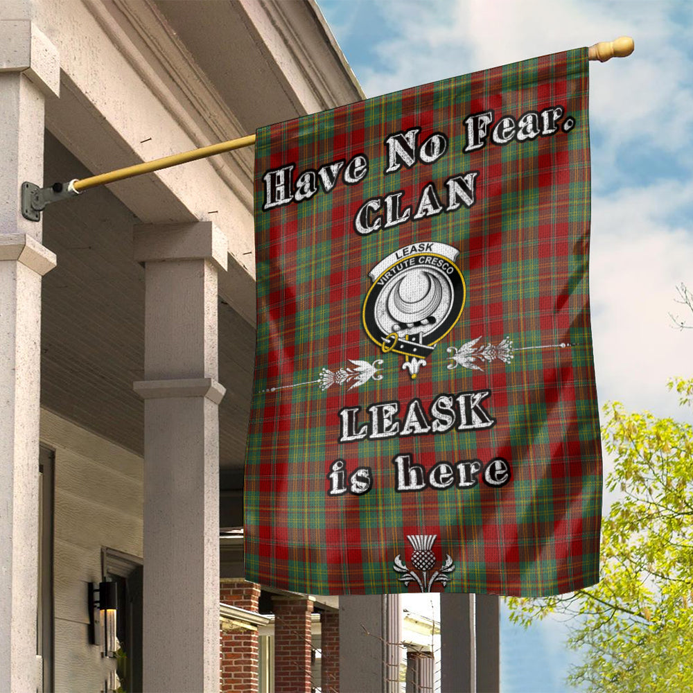 leask-clan-tartan-flag-family-crest-have-no-fear-tartan-garden-flag