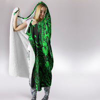 hawaii-fish-hook-hooded-blanket-polynesian-pattern-green-version