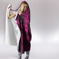 hawaii-fish-hook-hooded-blanket-hibiscus-hawaii-tribal-tattoo-pink-version