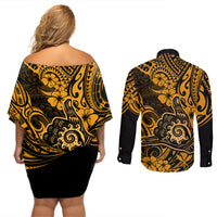 Hawaii Shaka Sign Couples Matching Off Shoulder Short Dress and Long Sleeve Button Shirts With Polynesian Hibiscus Gold Unique - Wonder Print Shop