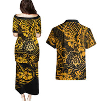 Hawaii Shaka Sign Couples Matching Puletasi Dress and Hawaiian Shirt With Polynesian Hibiscus Gold Unique - Wonder Print Shop