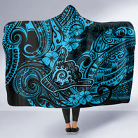 hawaii-shaka-sign-hooded-blanket-polynesian-pattern-sky-blue-version