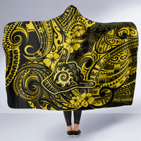 hawaii-shaka-sign-hooded-blanket-polynesian-pattern-yellow-version