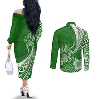 personalised-polynesian-pacific-bulldog-couples-matching-off-the-shoulder-long-sleeve-dress-and-long-sleeve-button-shirts-with-emerald-hawaii-tribal-tattoo-patterns