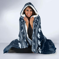 yule-cat-christmas-hooded-blanket-jolakotturinn-snowy-night