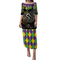 Mardi Gras Pelican Puletasi On Tuesdays We Wear Beads - Wonder Print Shop