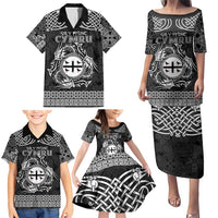 Personalized Flintshire Sir y Fflint Family Matching Puletasi and Hawaiian Shirt Black Four Choughs Celtic-inspired - Wonder Print Shop