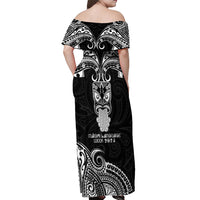 New Zealand Te Reo Maori Off Shoulder Maxi Dress Kia Kaha Maori Language Week Black Style - Wonder Print Shop