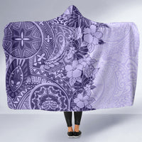 polynesia-hooded-blanket-hibiscus-and-hawaiian-tribal-tattoo-retro-style-violet-color