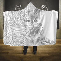 personalised-samoa-white-sunday-hooded-blanket-manuia-le-aso-sa-o-tamaiti-polynesian-plumeria
