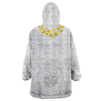 Personalised Samoa White Sunday Wearable Blanket Hoodie Lotu Tamaiti 2023 With Coat Of Arms - Wonder Print Shop