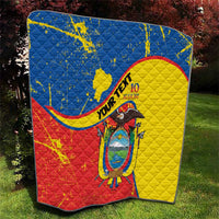 Personalized Ecuador Independence Day Quilt Coat Of Arms Grunge Style - Wonder Print Shop