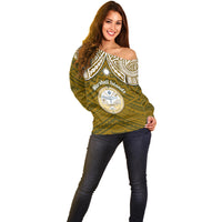 Personalised Marshall Islands Off Shoulder Sweater Gold Polynesian Tribal Mix Coat Of Arms - Wonder Print Shop
