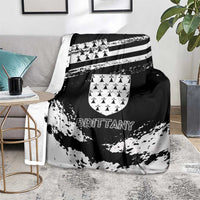 Brittany Blanket Coat Of Arms With Triskelion - Grunge Style - Wonder Print Shop