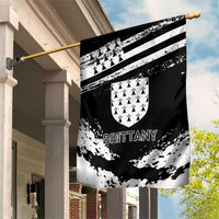 Brittany Garden Flag Coat Of Arms With Triskelion - Grunge Style - Wonder Print Shop