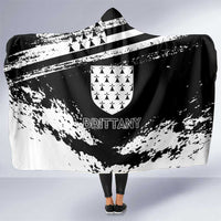 Brittany Hooded Blanket Coat Of Arms With Triskelion - Grunge Style - Wonder Print Shop