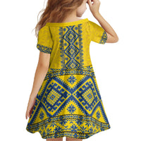 Blue Ukraine Folk Patterns Family Matching Off The Shoulder Long Sleeve Dress and Hawaiian Shirt Simple Style