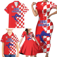 Custom Croatia Independence Day Family Matching Short Sleeve Bodycon Dress and Hawaiian Shirt Grunge Checkerboard Patterns With Map - Wonder Print Shop