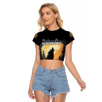 Personalized Estonia Raglan Cropped T Shirt Wolf Howling At The Moon - Wonder Print Shop