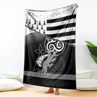 Brittany Ermine Celtic Blanket Black Celtic Triskels - Wonder Print Shop