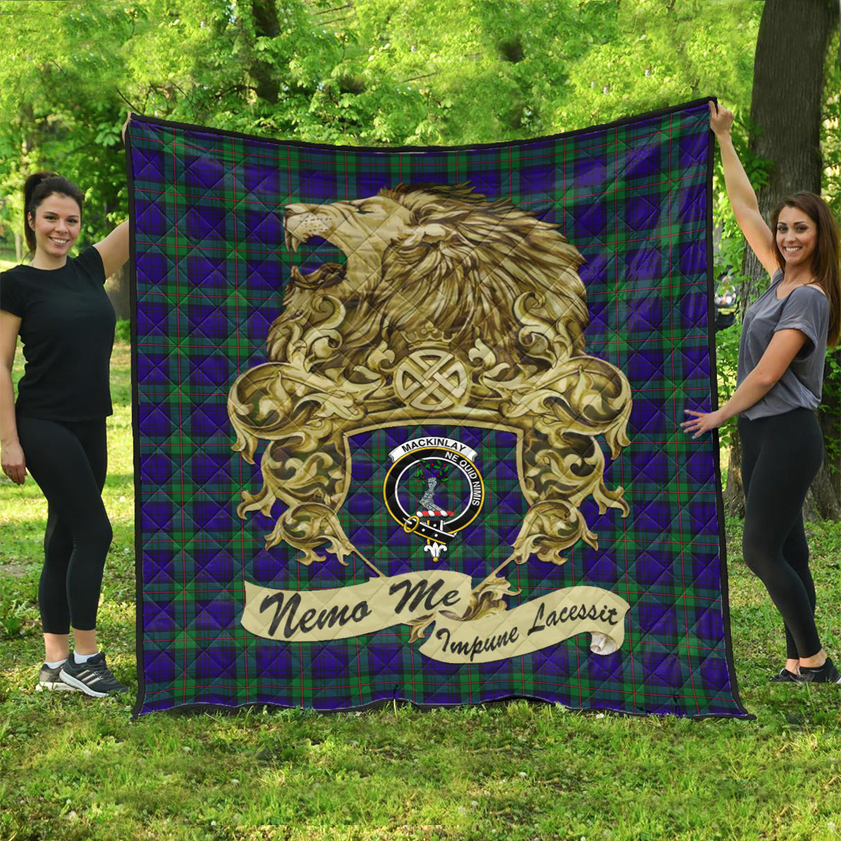mackinlay-modern-tartan-quilt-with-motto-nemo-me-impune-lacessit-with-vintage-lion-family-crest-tartan-quilt-pattern-scottish-tartan-plaid-quilt-vintage-style