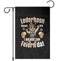Funny Cute Boy Lederhosen Oktoberfest Garden Flag Lederhosn I Bin Nur Zum Feiern Da Party - Wonder Print Shop