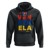 Venezuela Pride Flying Scarlet Macaw Hoodie Ara Macao Guacamaya Venezuelan Pride Tropical Bird