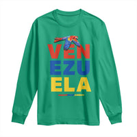 Venezuela Pride Flying Scarlet Macaw Long Sleeve Shirt Ara Macao Guacamaya Venezuelan Pride Tropical Bird