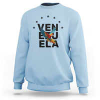 Venezuela Pride Flying Macaw Sweatshirt Ara Macao Guacamaya Venezuelan Pride Tropical Bird