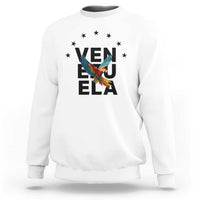 Venezuela Pride Flying Macaw Sweatshirt Ara Macao Guacamaya Venezuelan Pride Tropical Bird