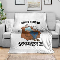 Funny Napping Dad Sleepy Grandpas and Fathers Throw Blanket Proud Member Of The Just Resting My Eyes Club Armchair Cartoon Graphic