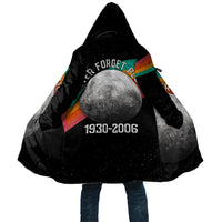 Never Forget Pluto 1930-2006 Cloak Vintage Retro Rainbow Planet Outer Space Astronomy Graphic Art