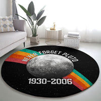 Never Forget Pluto 1930-2006 Round Carpet Vintage Retro Rainbow Planet Outer Space Astronomy Graphic Art