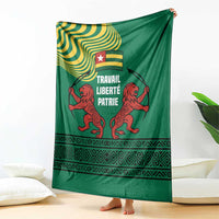 Togo Blanket with Red Twin Lions and Travail Liberté Patrie Slogan