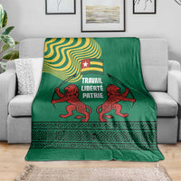 Togo Blanket with Red Twin Lions and Travail Liberté Patrie Slogan