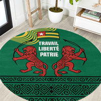 Togo Round Carpet with Red Twin Lions and Travail Liberté Patrie Slogan