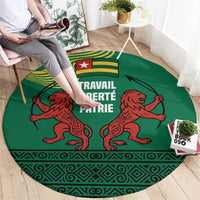 Togo Round Carpet with Red Twin Lions and Travail Liberté Patrie Slogan