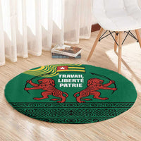 Togo Round Carpet with Red Twin Lions and Travail Liberté Patrie Slogan