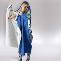 El Salvador Coat of Arms Hooded Blanket with Curved Text and Blue Patterned Background - Wonder Print Shop