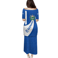 El Salvador Coat of Arms Puletasi with Curved Text and Blue Patterned Background - Wonder Print Shop