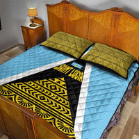 Saint Lucia Tribal Triangle Design Quilt Bed Set with Flag Colors and The Land The People The Light Quote - Wonder Print Shop