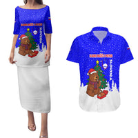 Slovenia Christmas Couples Matching Puletasi and Hawaiian Shirt with Bear Potica Cake Snowy Tree and National Emblem Design - Wonder Print Shop
