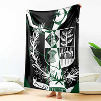 Pakistan Emblem Blanket Eagle-Shaped Design with National Symbol