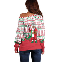 Italy Christmas Off Shoulder Sweater with Pizza Chef Santa Leaning Tower Colosseum and Red Green Holiday Pattern Design - Wonder Print Shop