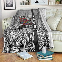 Indigenous Regions of Panama Guna de Madungandí Blanket with Colorful Turtle and Black White Geometric Pattern - Wonder Print Shop