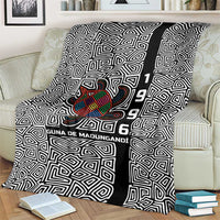 Indigenous Regions of Panama Guna de Madungandí Blanket with Colorful Turtle and Black White Geometric Pattern - Wonder Print Shop