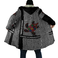 Indigenous Regions of Panama Guna de Madungandí Cloak with Colorful Turtle and Black White Geometric Pattern - Wonder Print Shop