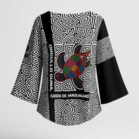 Indigenous Regions of Panama Guna de Madungandí Kimono Sleeve Blouse with Colorful Turtle and Black White Geometric Pattern - Wonder Print Shop