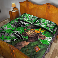 Graffiti Street Art Quilt Bed Set Smoking Ape Character and Neon Crown Symbols in Green and Yellow Graphic Design - Wonder Print Shop